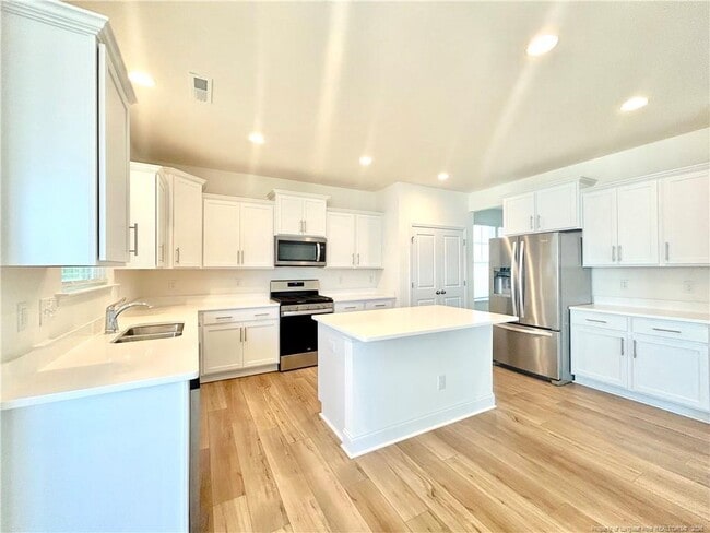 Building Photo - 282 Creekhaven Dr