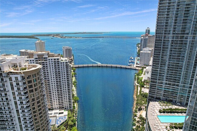 Building Photo - 801 Brickell Key Blvd