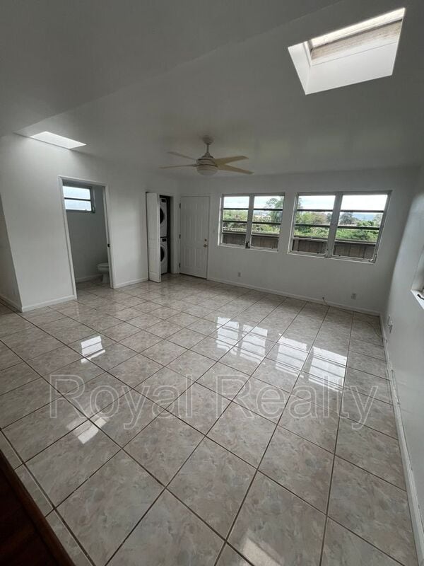 Building Photo - 94-433 Lanikuhana Pl