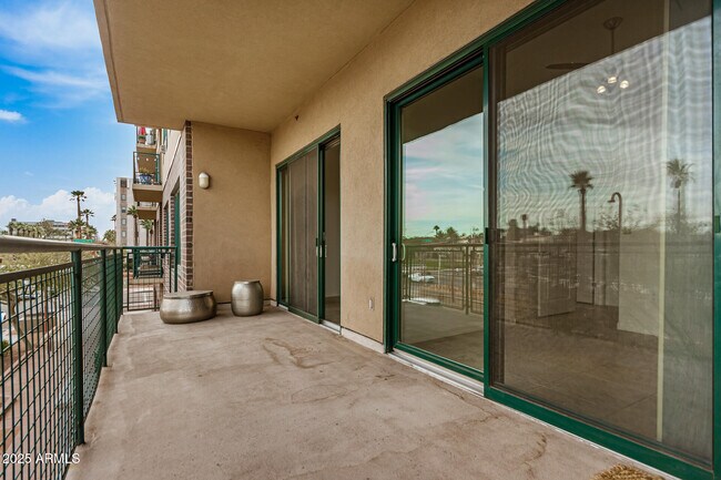 Building Photo - 2302 N Central Ave