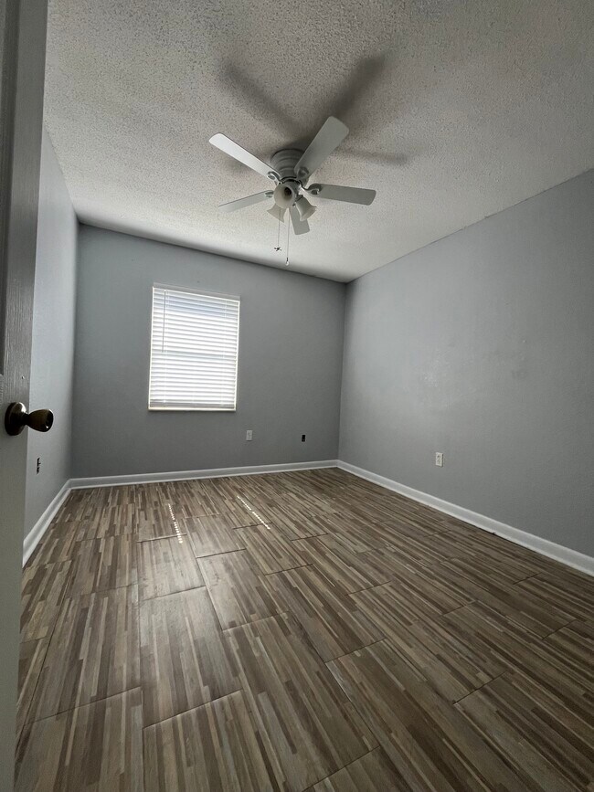 Building Photo - 501 SW 75th St