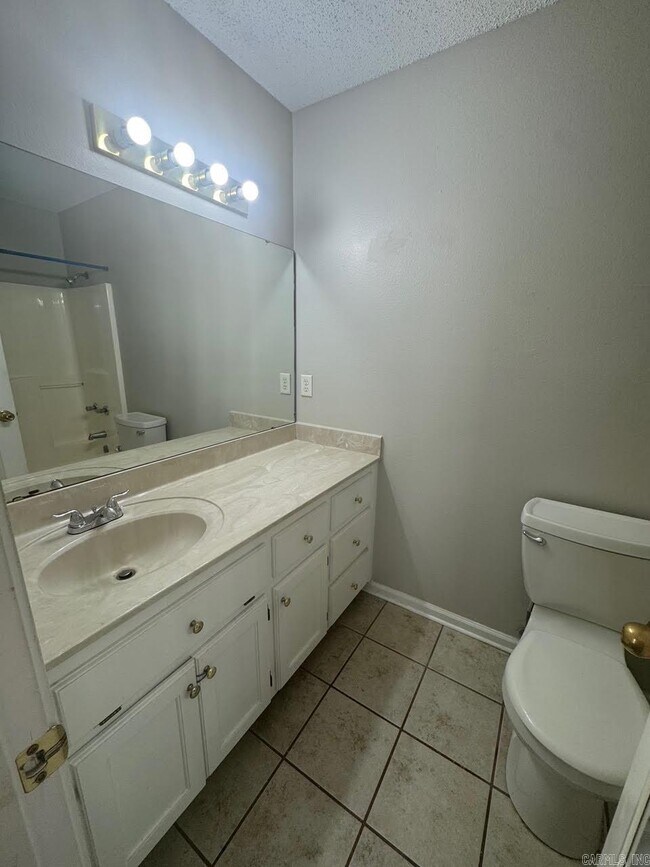Building Photo - 211 Hunters Run