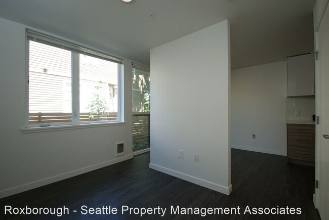 Building Photo - 1720 E Denny Way