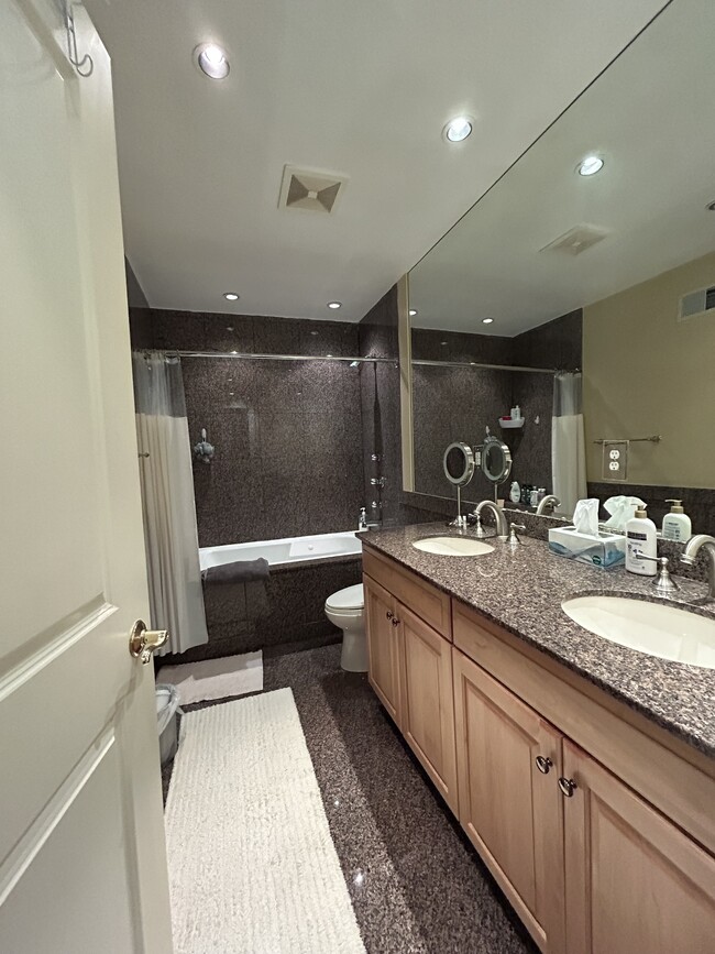 4th Floor - Master Bath - 709 Copeland St