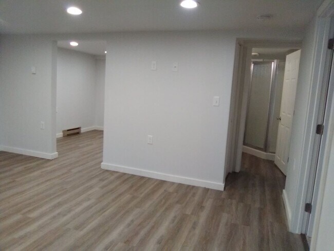 Building Photo - 406 S 11th St