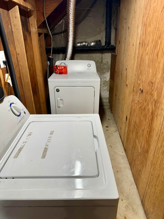 Building Photo - 4 Monroe Dr