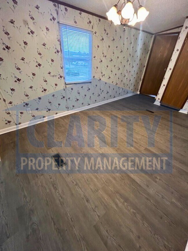 Building Photo - Three bedroom single level home!