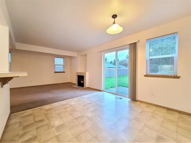 Building Photo - HudDea#7