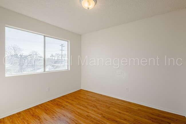 Building Photo - 617 30th St