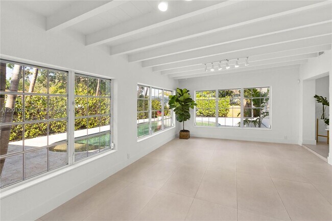 Building Photo - 6605 SW 61st St