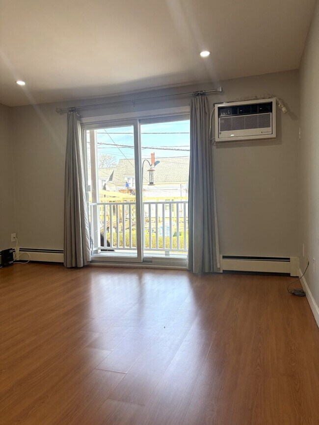 Building Photo - Beautifully maintained 2 bedroom Condo on Andover/Lawrence border