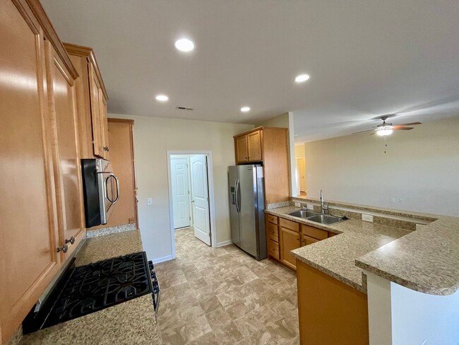 Building Photo - 5 Bedroom/3 Bath home with Garage in Tiger...
