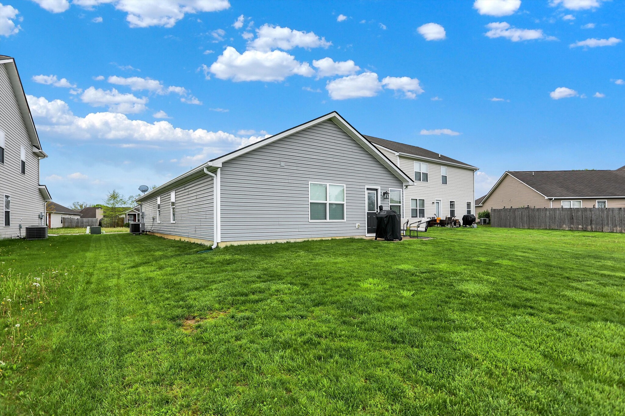 Building Photo - 5549 Wild Horse Dr