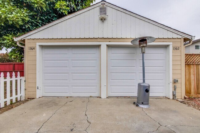 Building Photo - I Street