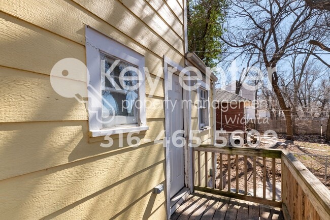 Building Photo - 1549 N Holyoke Ave