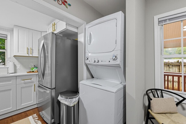 Building Photo - 250 Indale Ave