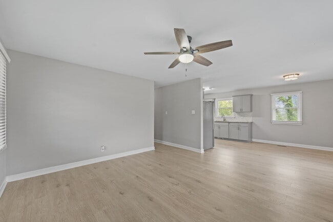 Building Photo - 1910 Hilldale Dr