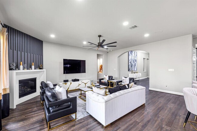 Building Photo - 7211 Sylvan Birch Trl