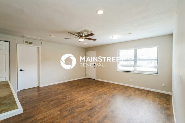 Building Photo - 4 Bedroom Pet-Friendly Home in NEW PORT RICHEY, FL with Main Street Renewal