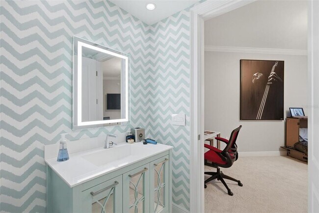 Building Photo - 400 Beach Dr NE