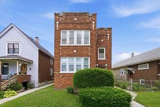 Building Photo - 3244 W 62nd Pl