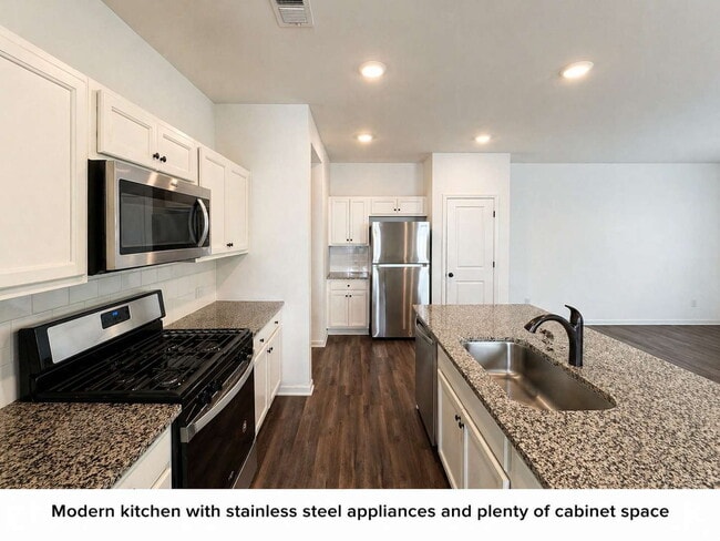 Building Photo - End Unit Townhome in Brookview Subdivsion in North Forsyth