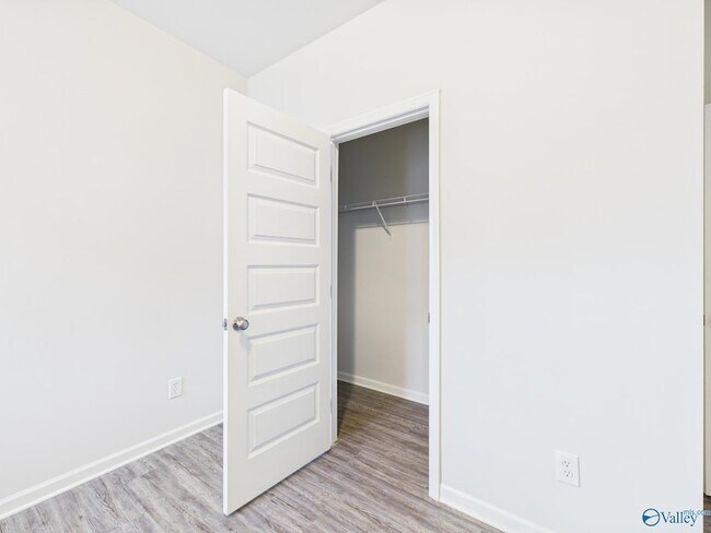 Building Photo - 149 Fernhill Dr NW