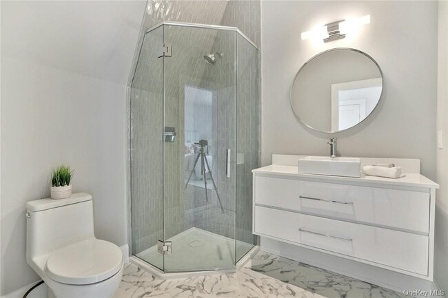 Building Photo - 162 Bedford Rd