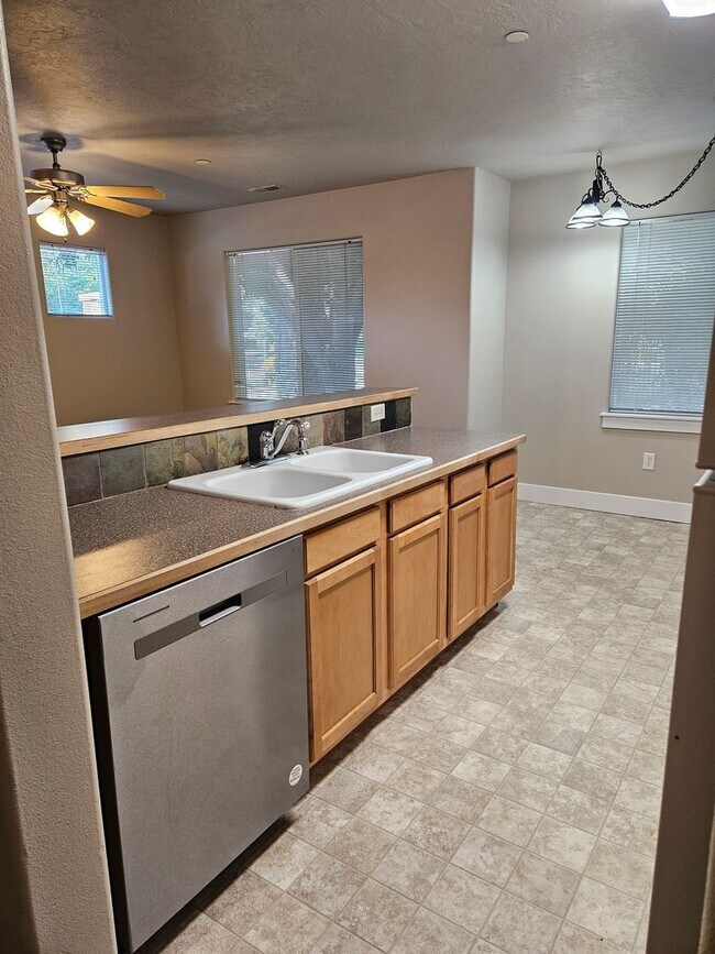 Building Photo - AVON16698