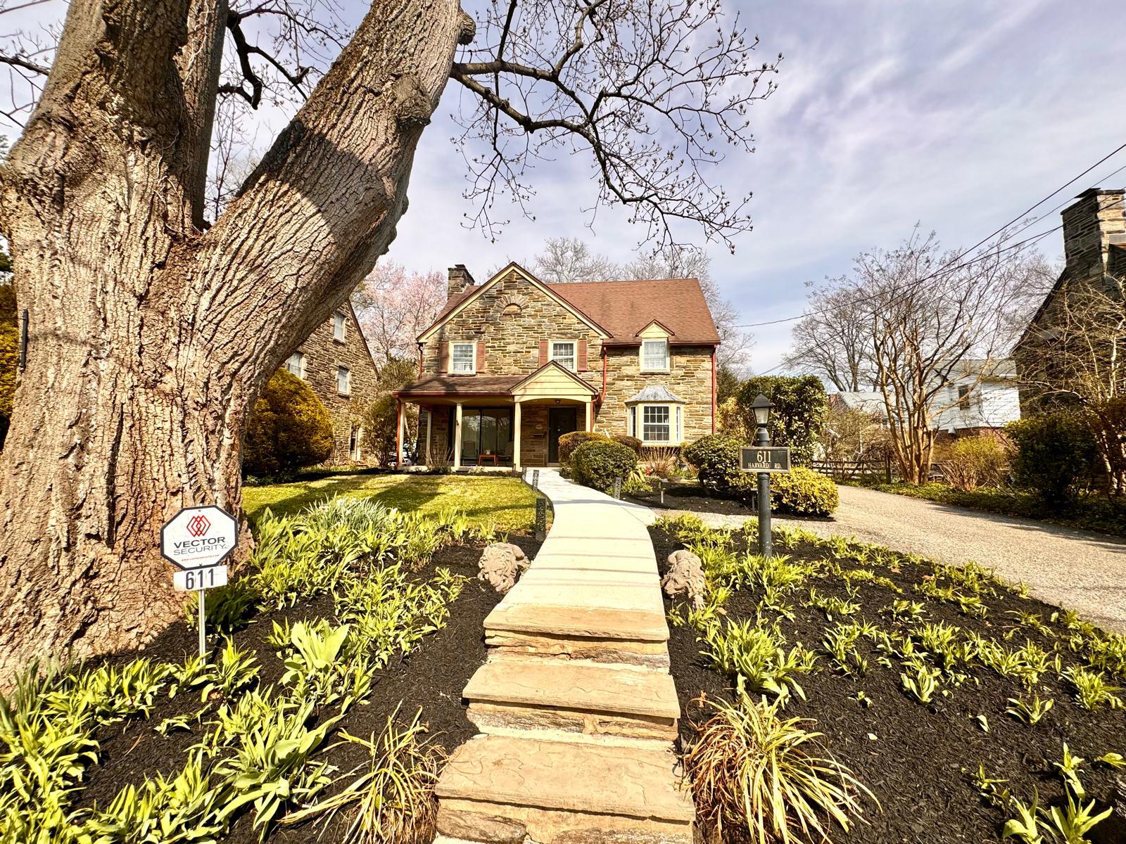 Building Photo - 611 Harvard Rd