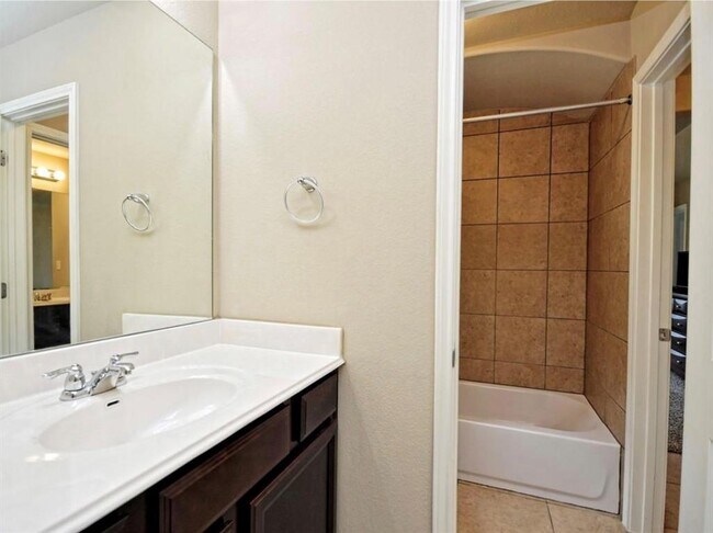 Building Photo - 204 Orvieto Ln