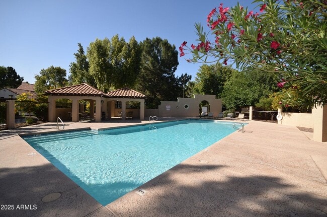 Building Photo - Beautiful 2 bed 2.5 bath Townhouse in Mesa!
