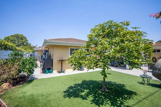 Building Photo - 1040 Alameda Blvd