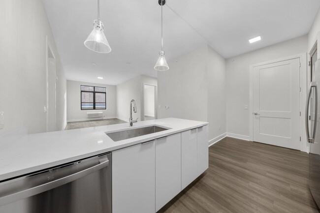 Building Photo - 121 34th St