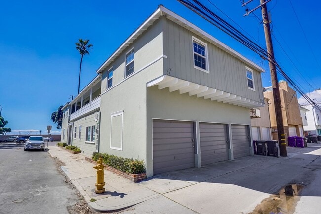 Building Photo - Beautifully Updated and Spacious 1B/1B in Belmont Shore!