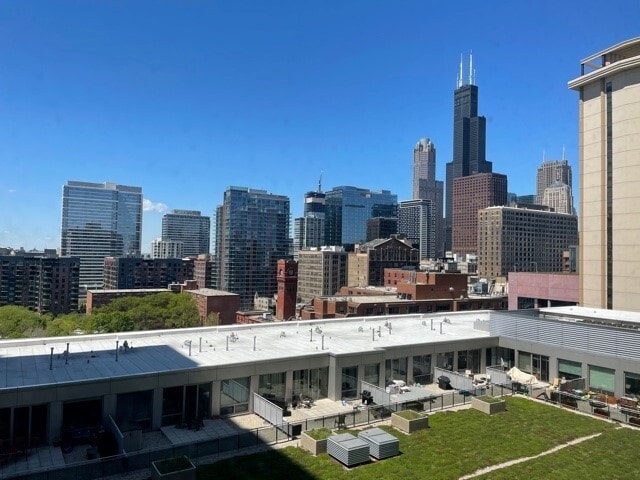 Building Photo - 40 E 9th St