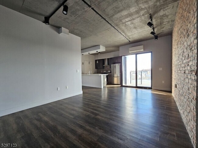 Building Photo - 58-60 Elm Street Unit 601