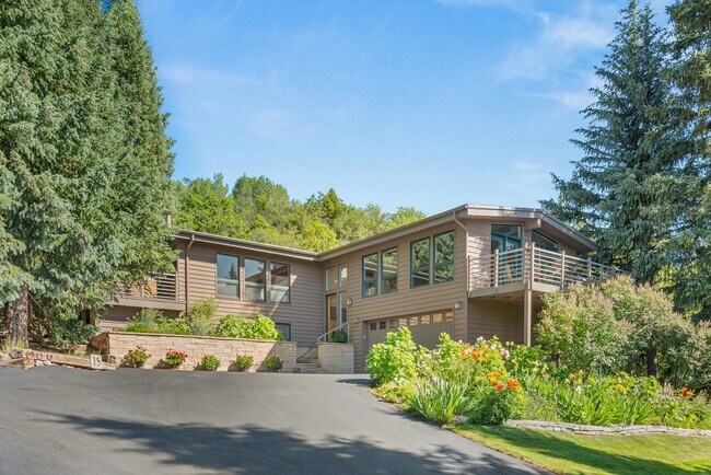 Building Photo - 15 Terrace Dr