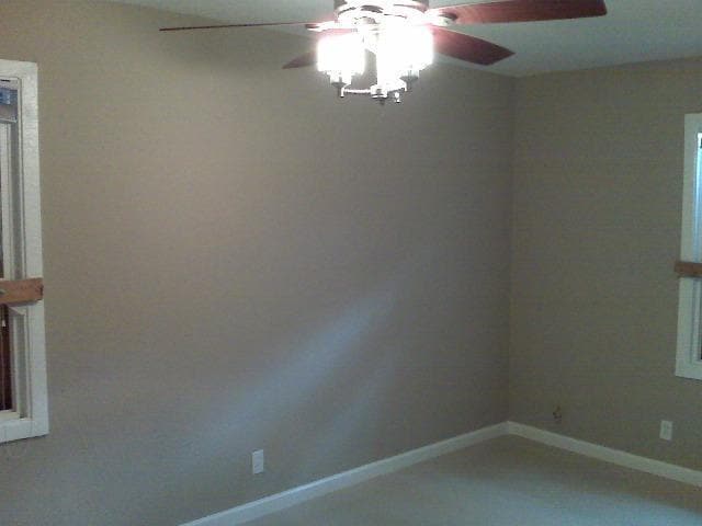 Building Photo - Charming oak park home!!
