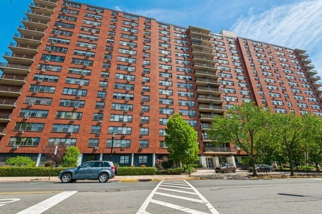 Primary Photo - 500 Central Ave