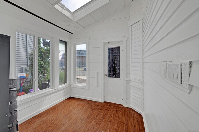 Building Photo - 72 Fairmount Ave
