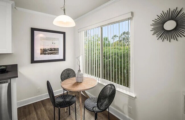 Building Photo - Charming 1-Bed La Jolla Retreat with Utilities Included, In-Unit Laundry & Carport