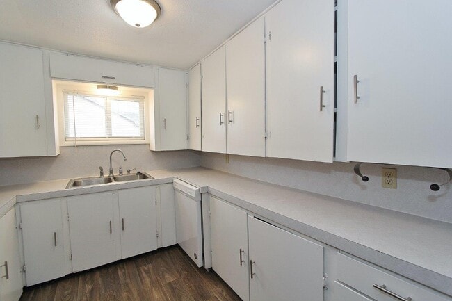 Building Photo - 321 West Blvd. New Plymouth