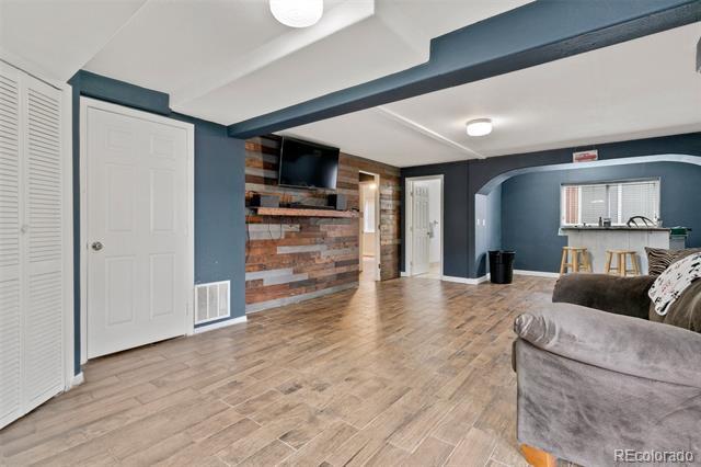 Building Photo - 2510 Brenton Dr