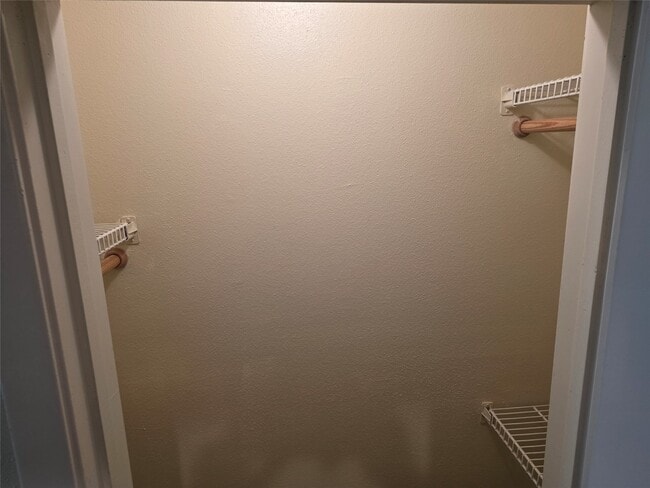 Building Photo - 3025 Walnut Bend Ln