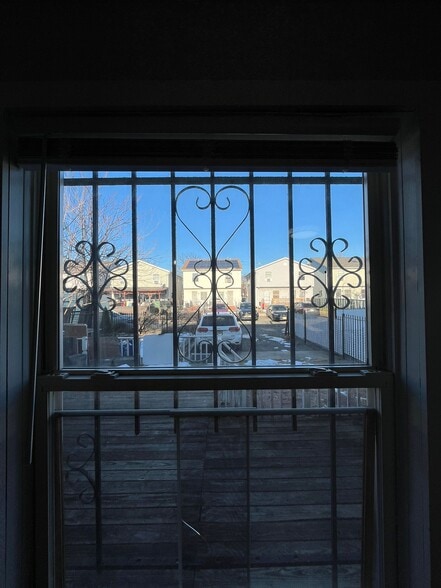 Building Photo - 363 Halladay St