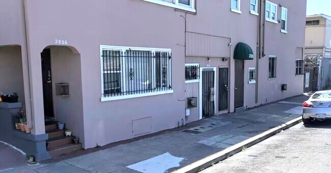 Building Photo - 2802