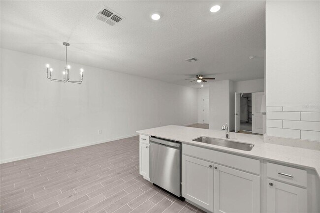 Building Photo - 3613 SE 37th Ct