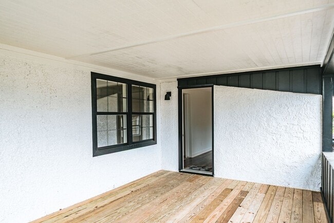 Building Photo - 3BR Home in Shell Point – Sunroom | Garage | Prime Location