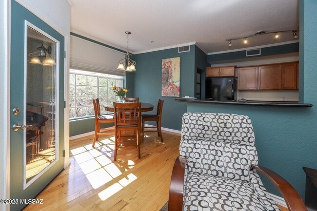 Building Photo - 1500 E Pusch Wilderness Dr